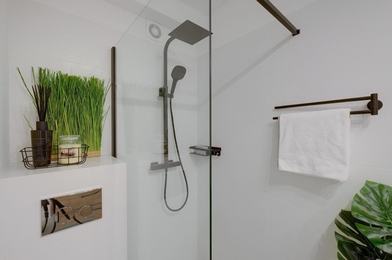 Luxurious 3br Center Apartament